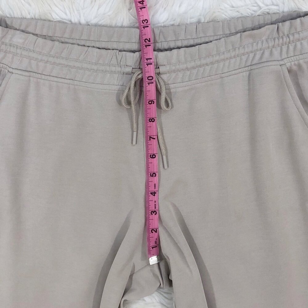 EUC ATHLETA Seasoft Mid-Rise Straight Crop Pant 982929 in Abalone Ivory Grey XL - Picture 6 of 15